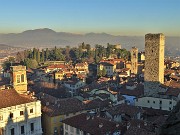 41 Dalla Torre Civica la Torre del Gombito e la Rocca